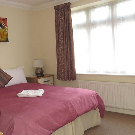 Montrose Guest House Ромфорд Экстерьер фото