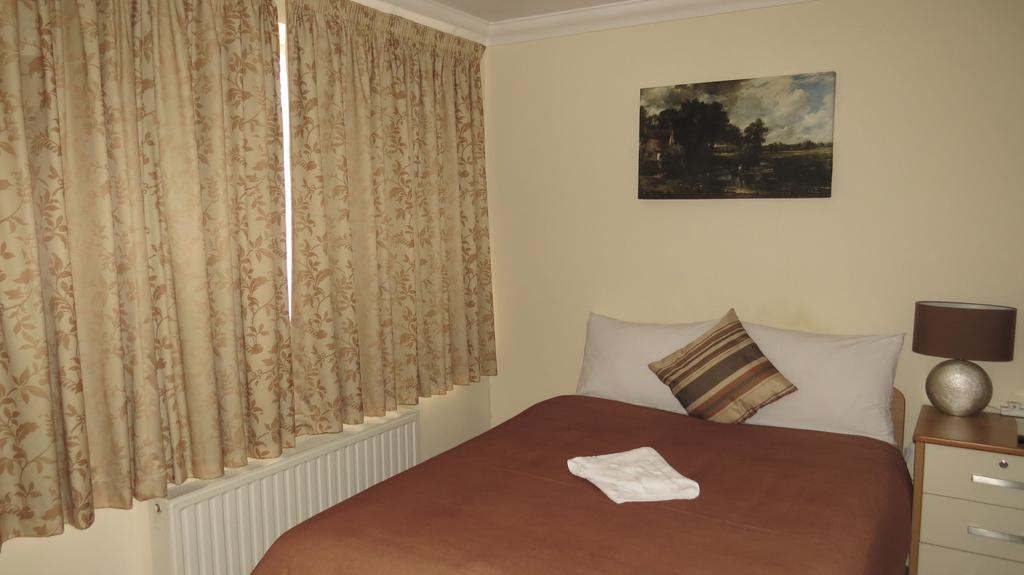 Montrose Guest House Ромфорд Экстерьер фото