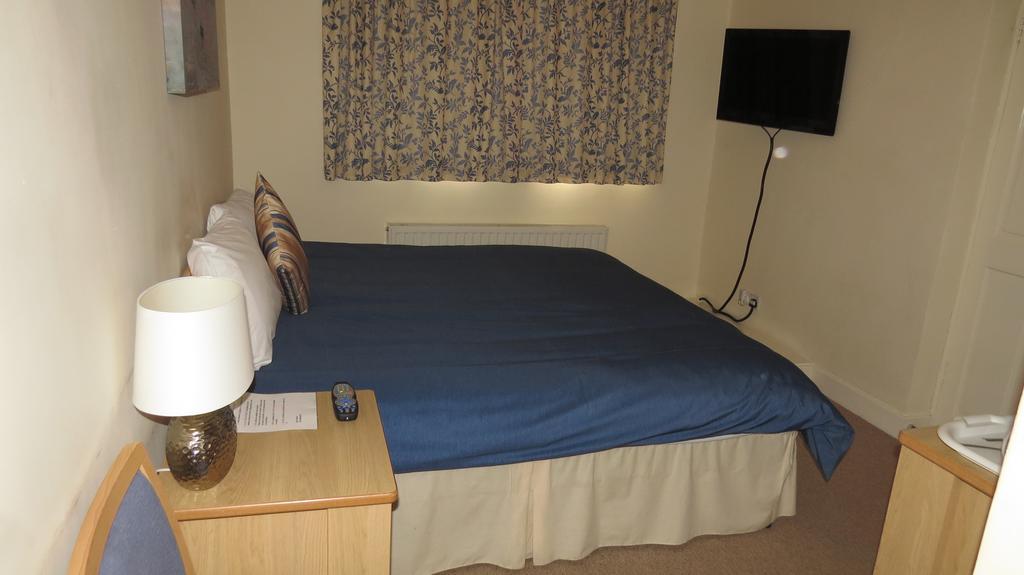 Montrose Guest House Ромфорд Экстерьер фото