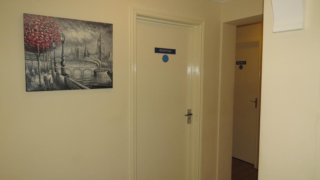 Montrose Guest House Ромфорд Экстерьер фото