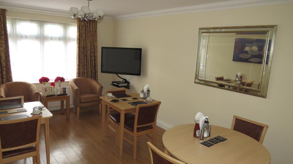 Montrose Guest House Ромфорд Экстерьер фото