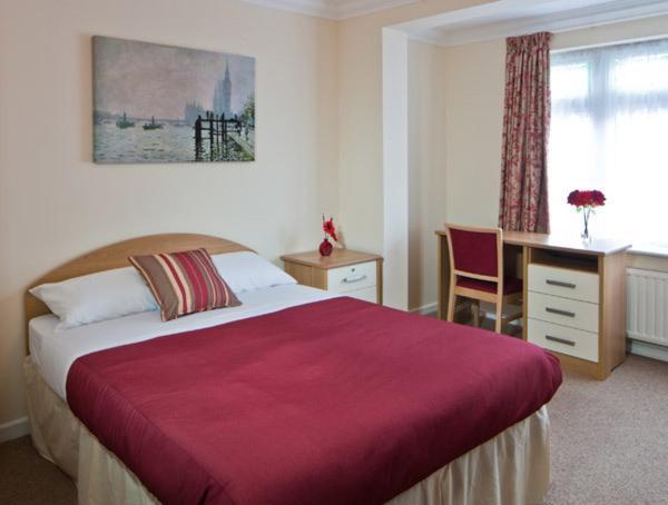 Montrose Guest House Ромфорд Экстерьер фото