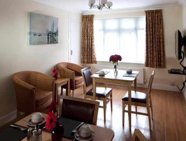 Montrose Guest House Ромфорд Экстерьер фото